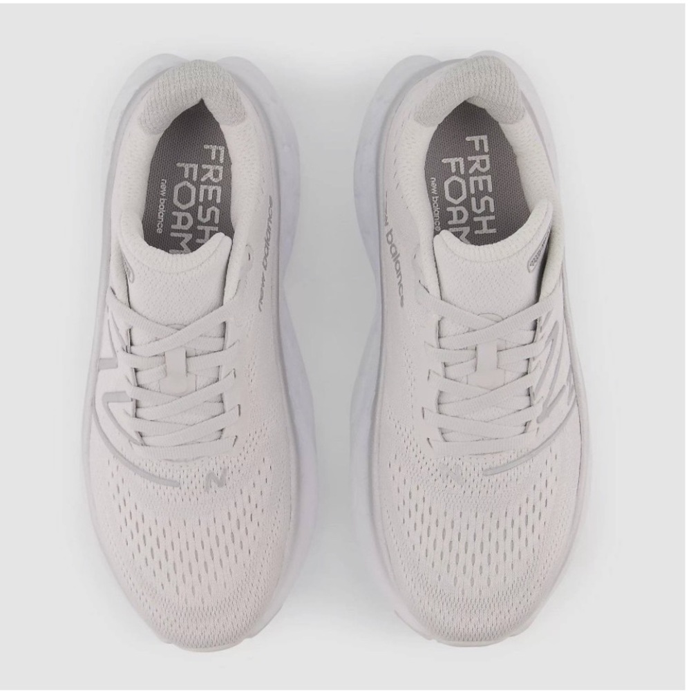 New Balance  women’s size 6 gently used ! Great condition